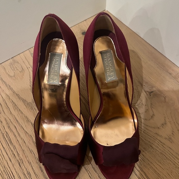 Badgley Mischka maroon Christmas pumps - Picture 4 of 5